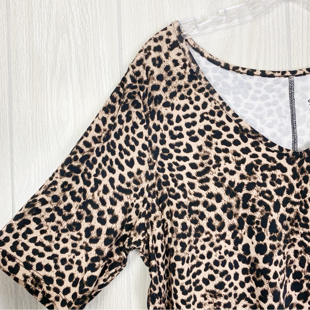 Torrid | Leopard Print Super Soft V-Neck T-Shirt Size 1X - Picture 5 of 13